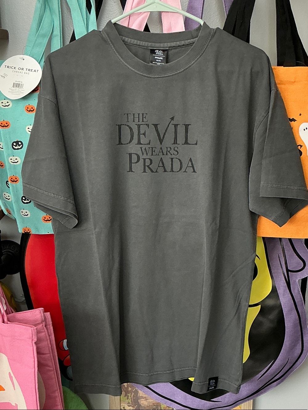 The Devil Wears Prada Short-Sleeve Graphic Tee - Charcoal